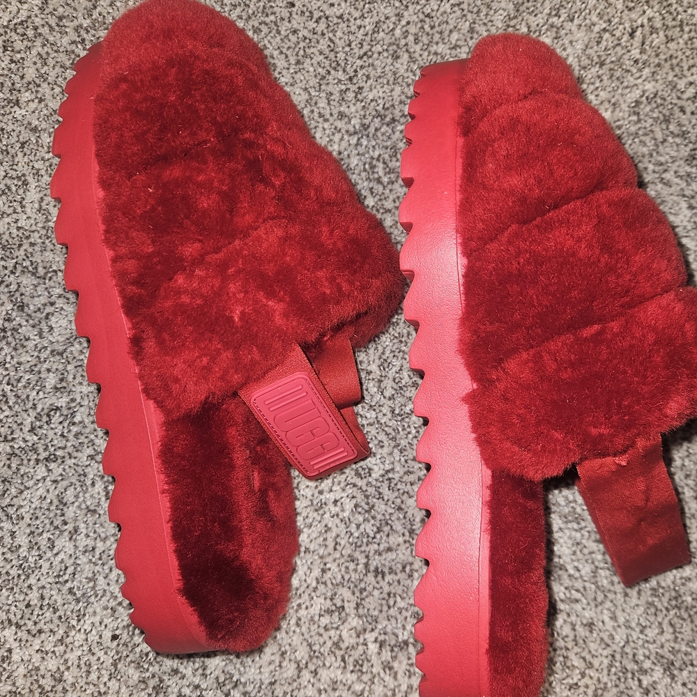 UGG Women's Red Fluffy Slippers